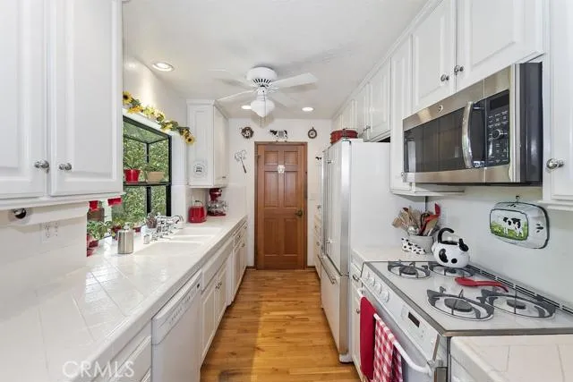 28986 N Shore Road, Lake Arrowhead, California 92352