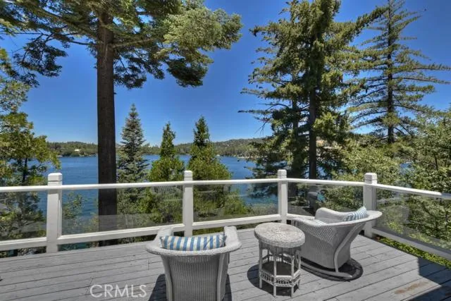 28924 Palisades Drive, Lake Arrowhead, California 92352