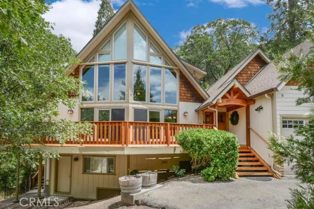 Immaculately maintained prow front home