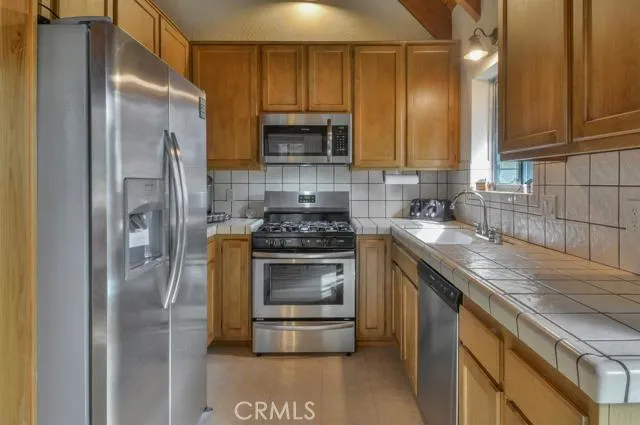 26655 Thunderbird Drive, Lake Arrowhead, California 92352