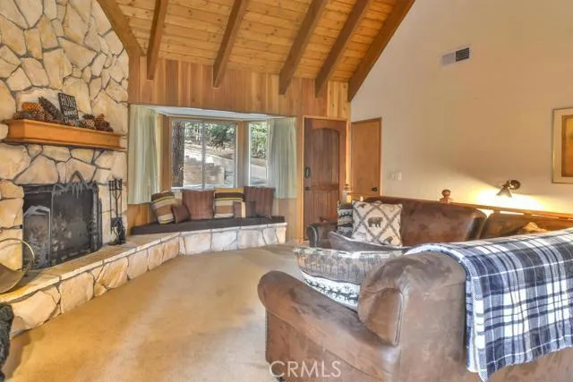 26655 Thunderbird Drive, Lake Arrowhead, California 92352