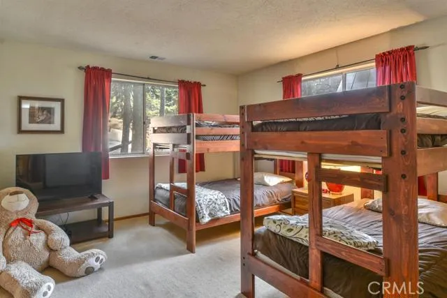 26655 Thunderbird Drive, Lake Arrowhead, California 92352