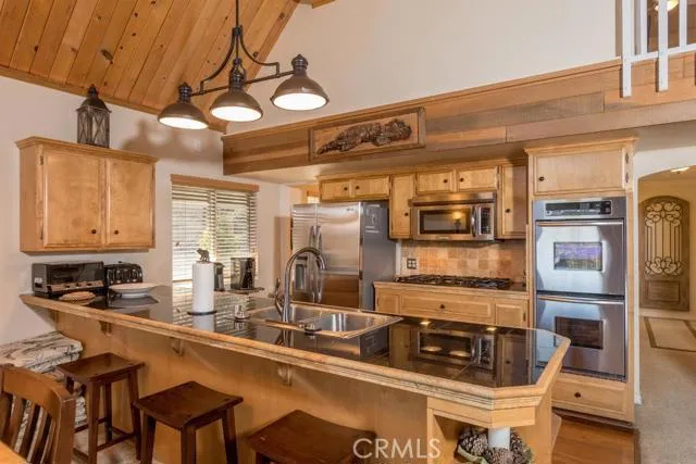 27900 N Bay Road, Lake Arrowhead, California 92352