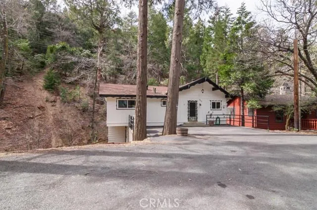 900 San Moritz Court, Crestline, California 92325