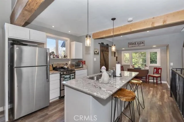 196 Ponderosa Drive, Cedar Glen, California 92321