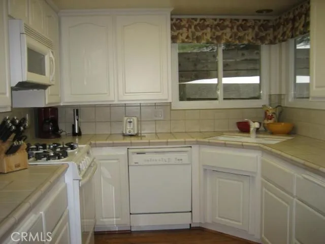 28687 Shenandoah Drive, Lake Arrowhead, California 92352