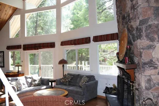 28687 Shenandoah Drive, Lake Arrowhead, California 92352