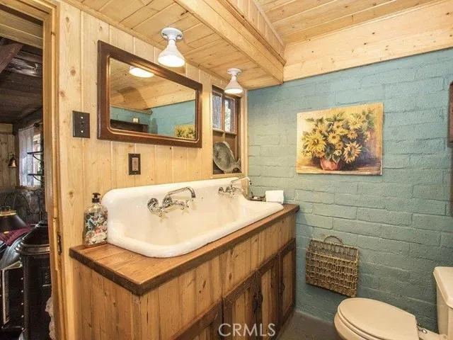 23270 Brookside Road, Crestline, California 92325
