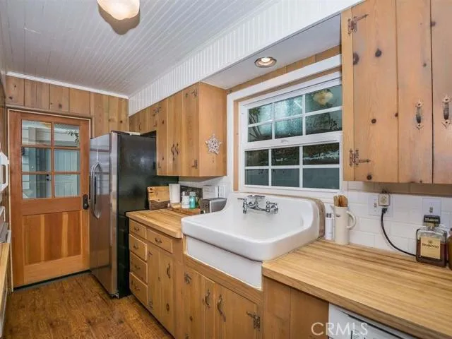 352 John Muir Road, Lake Arrowhead, California 92352