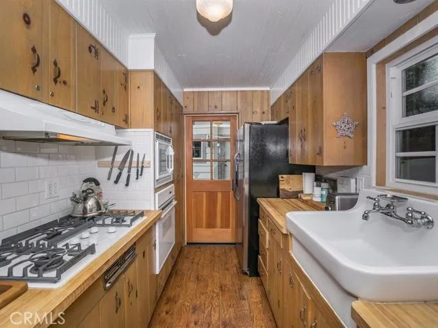 352 John Muir Road, Lake Arrowhead, California 92352
