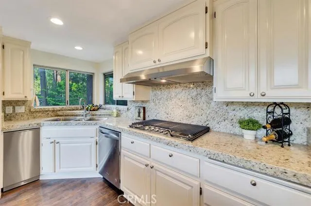 27780 Greenway Drive, Lake Arrowhead, California 92352