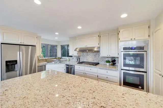 27780 Greenway Drive, Lake Arrowhead, California 92352