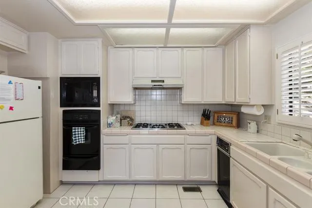 221 Corona Circle, Lake Arrowhead, California 92352