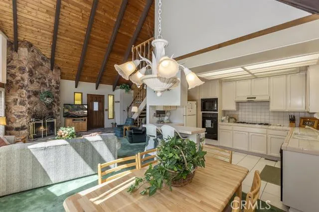 221 Corona Circle, Lake Arrowhead, California 92352