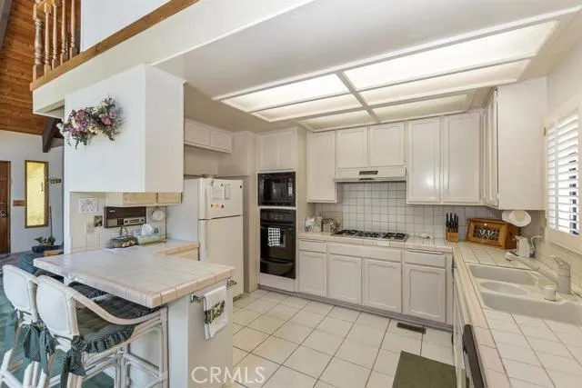 221 Corona Circle, Lake Arrowhead, California 92352