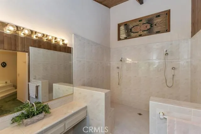 221 Corona Circle, Lake Arrowhead, California 92352