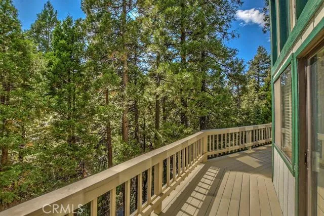 221 Corona Circle, Lake Arrowhead, California 92352