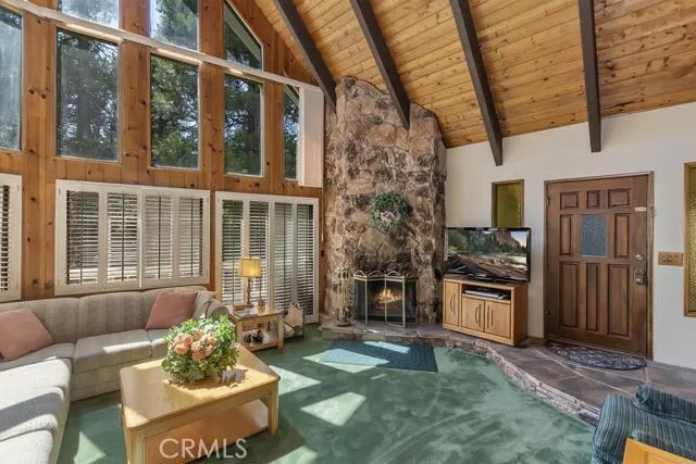 221 Corona Circle, Lake Arrowhead, California 92352