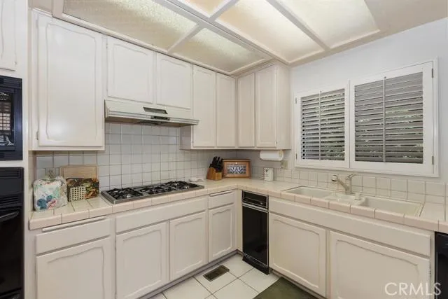 221 Corona Circle, Lake Arrowhead, California 92352
