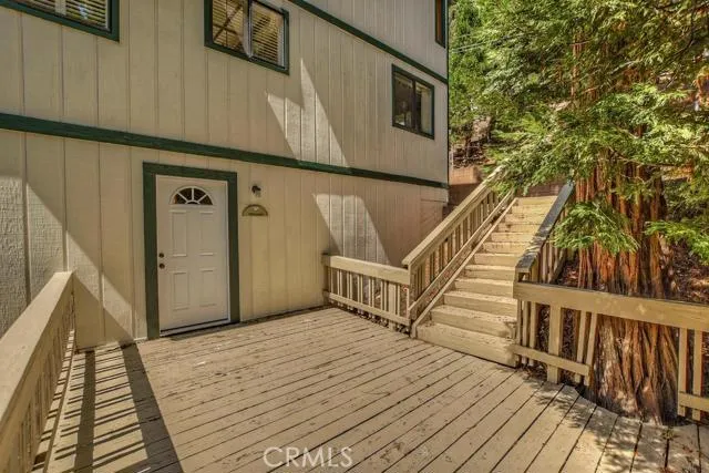 221 Corona Circle, Lake Arrowhead, California 92352