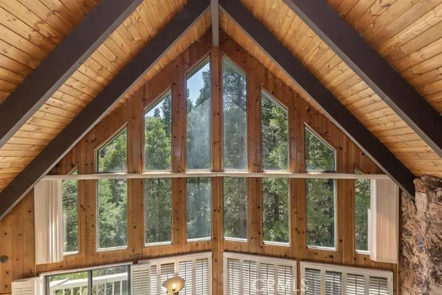 221 Corona Circle, Lake Arrowhead, California 92352