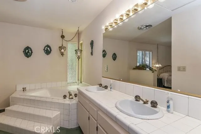 221 Corona Circle, Lake Arrowhead, California 92352