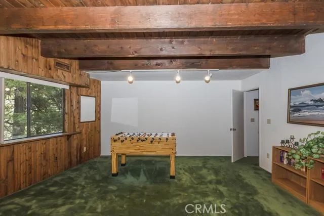 221 Corona Circle, Lake Arrowhead, California 92352