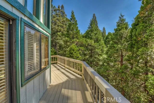 221 Corona Circle, Lake Arrowhead, California 92352