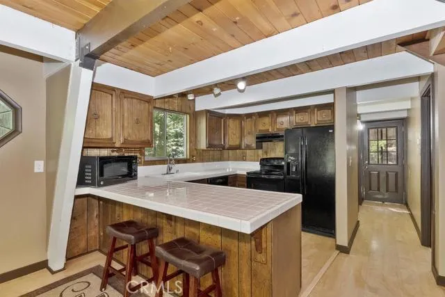 28819 Potomac Drive, Lake Arrowhead, California 92352