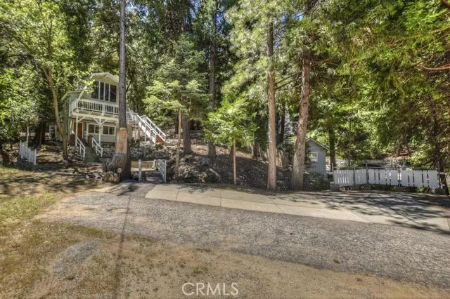 28819 Potomac Drive, Lake Arrowhead, California 92352