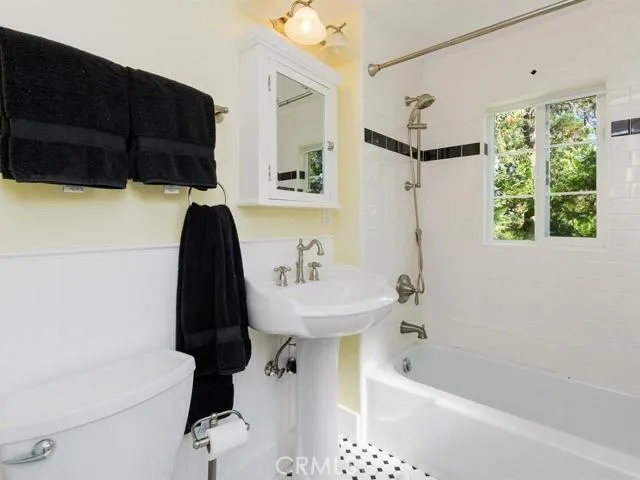 130 B Lane, Lake Arrowhead, California 92352