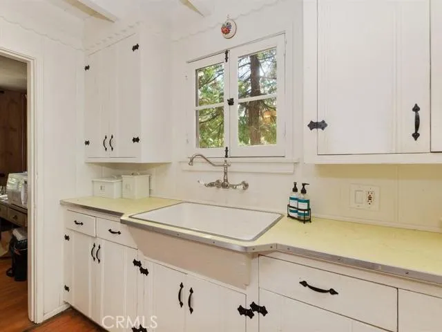 130 B Lane, Lake Arrowhead, California 92352
