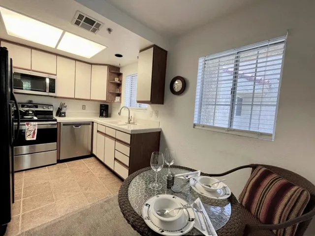 Kitchen Eat Area