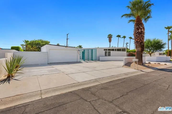 2890 E Wyman Drive, Palm Springs, California 92262