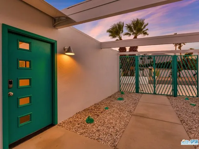 2890 E Wyman Drive, Palm Springs, California 92262