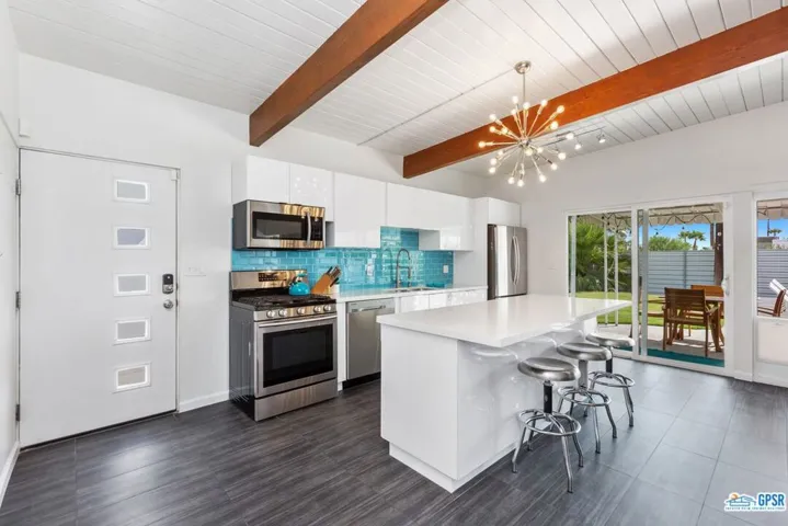 2890 E Wyman Drive, Palm Springs, California 92262