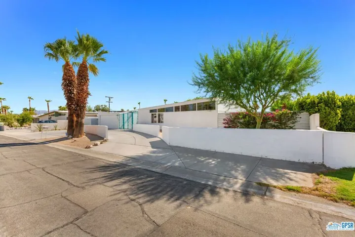 2890 E Wyman Drive, Palm Springs, California 92262