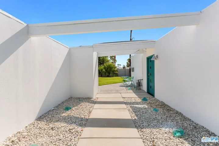 2890 E Wyman Drive, Palm Springs, California 92262