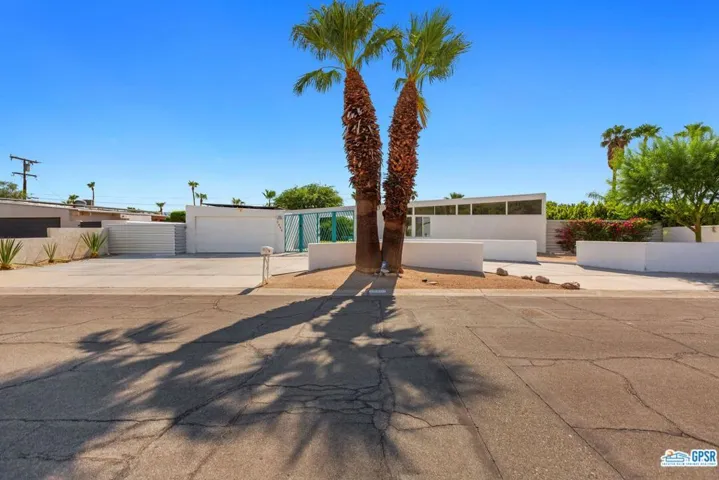 2890 E Wyman Drive, Palm Springs, California 92262