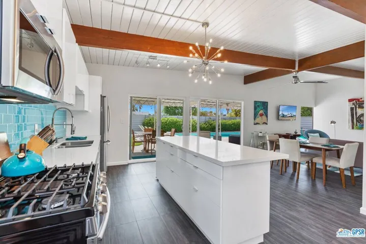 2890 E Wyman Drive, Palm Springs, California 92262