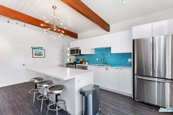 2890 E Wyman Drive, Palm Springs, California 92262