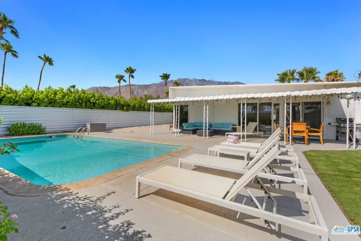 2890 E Wyman Drive, Palm Springs, California 92262
