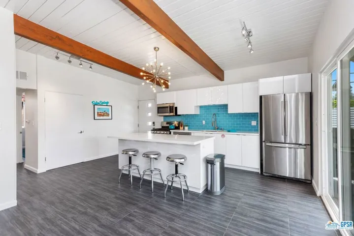 2890 E Wyman Drive, Palm Springs, California 92262