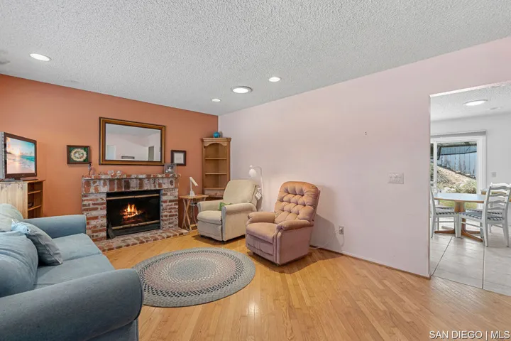 10586 Giffin Way, San Diego, California 92126