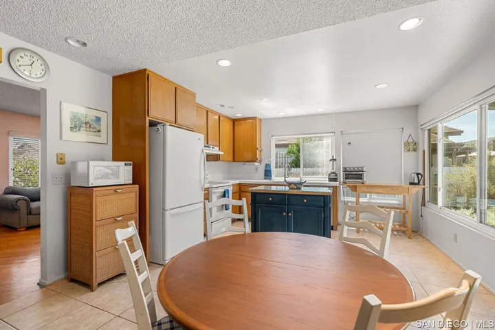 10586 Giffin Way, San Diego, California 92126