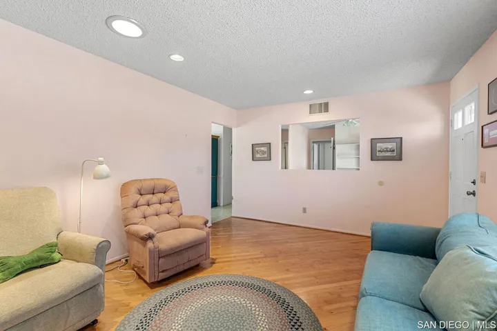 10586 Giffin Way, San Diego, California 92126