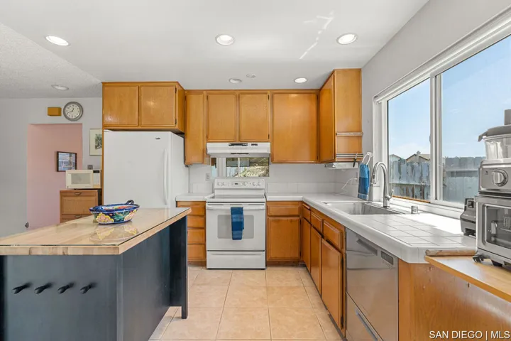 10586 Giffin Way, San Diego, California 92126