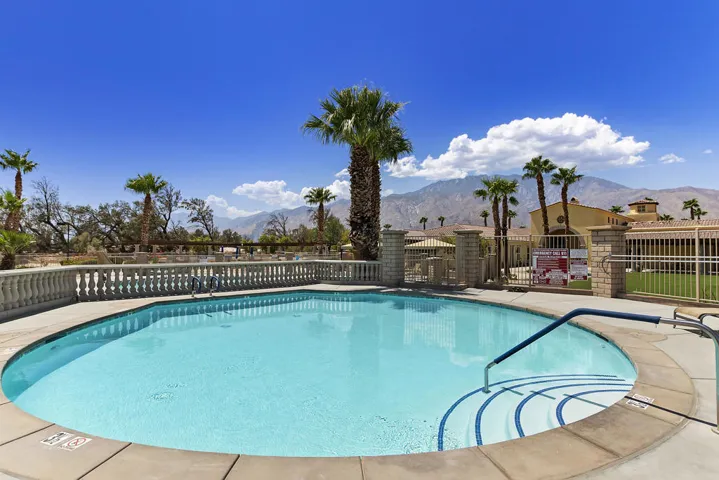 041_Community Pool