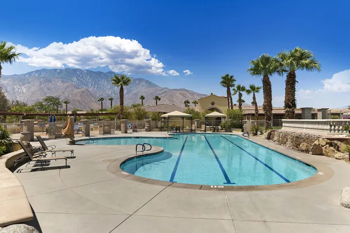 040_Community Pool