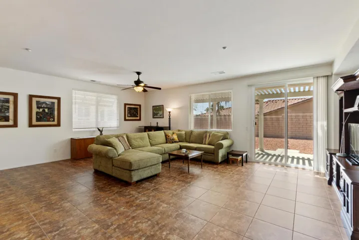 006_Living Room